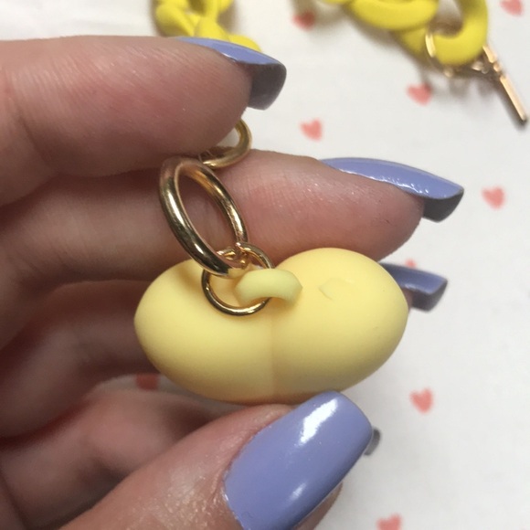 Yellow Chunky Chain Heart Necklace - Picture 11 of 11